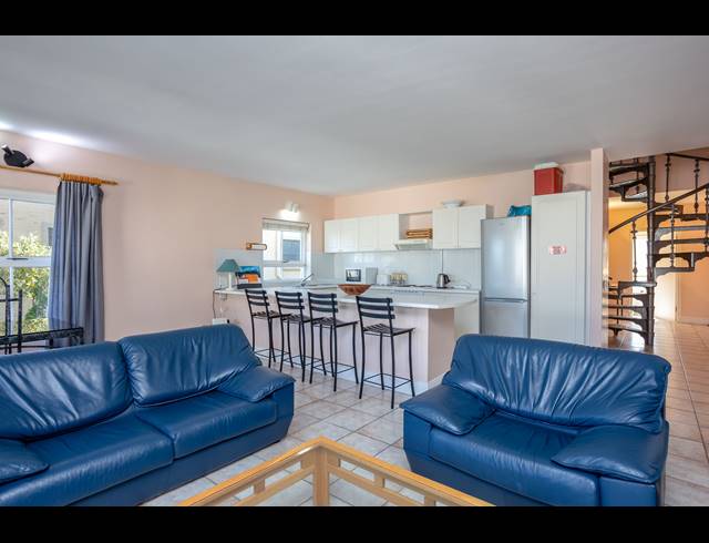 3 BEDROOM APARTMENT TO LET IN HOUT BAY CENTRAL